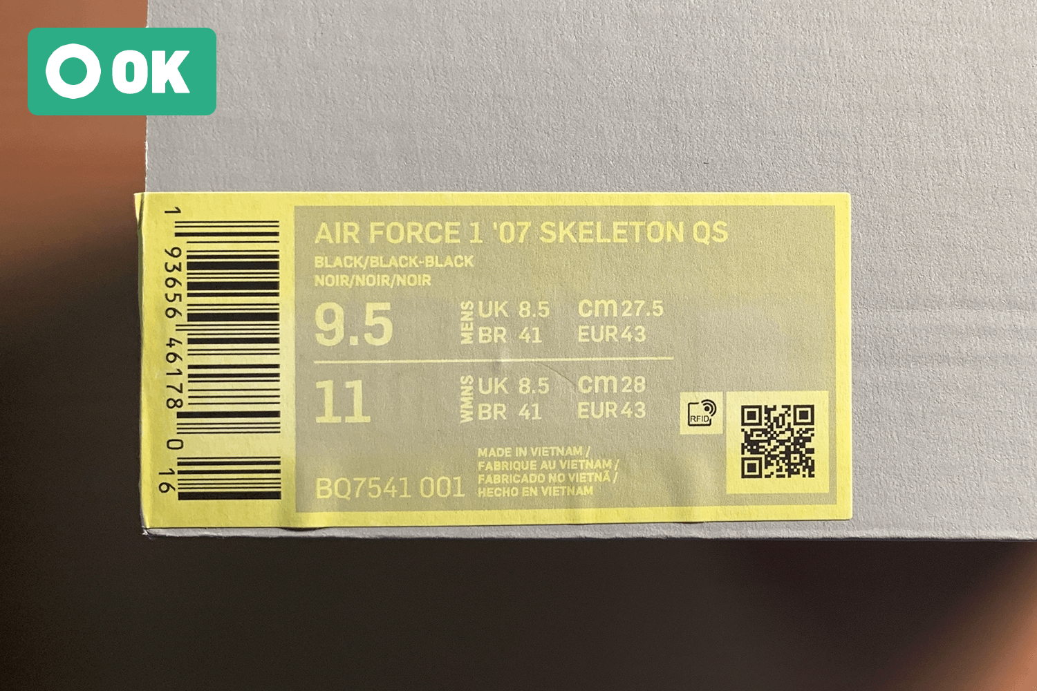 Yellowing of the tag.