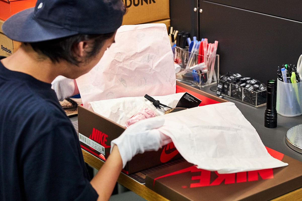 Wrapping paper and accessories